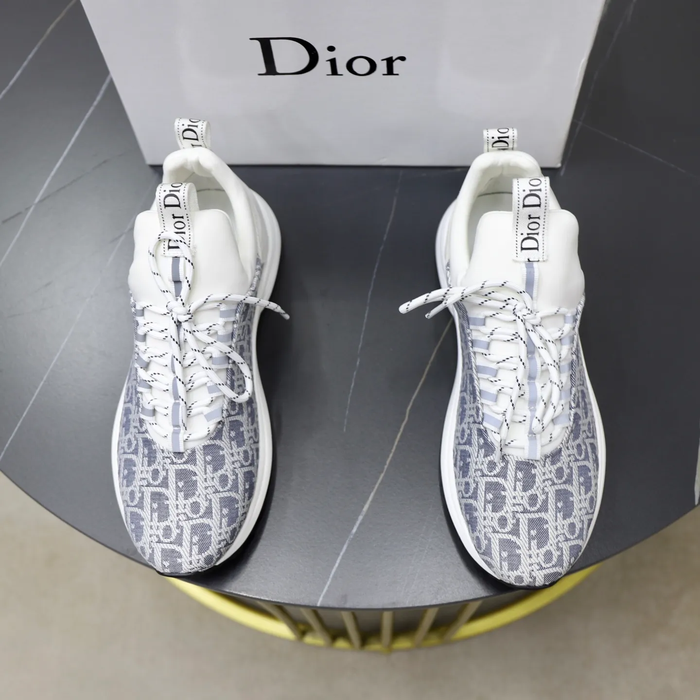 Ex-factory price: 440💰🙅‍♂️🙅‍♂️🙅‍♂️ Brand: Dior DIOR Standard code: 38-44 (45 customized) Grade: Same as the official website Material: Original material splicing Comfortable and breathable lining Lightweight and wear-resistant sports outsole Style category: Men's fashionable casual shoes Running sneakers Distinguished luxury brand elements Top luxury Color: actual picture color